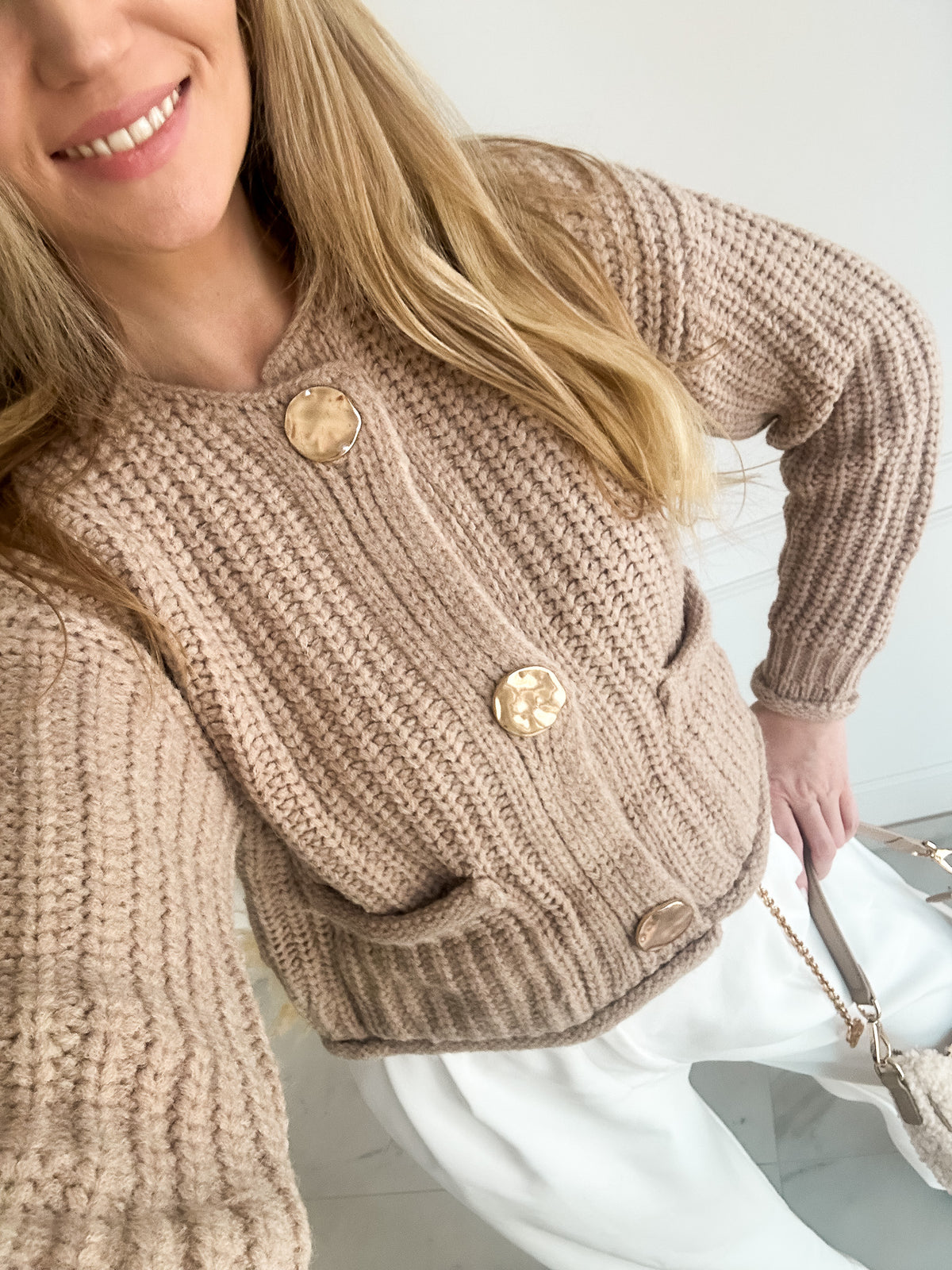 Cardigan mit XL-Knöpfen – Beige